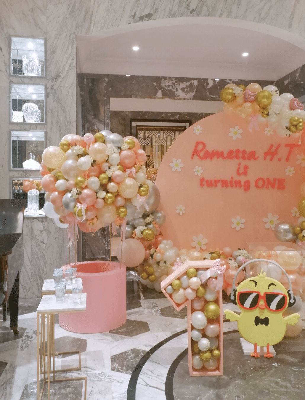 Deluxe Balloon Decoration - Image 4