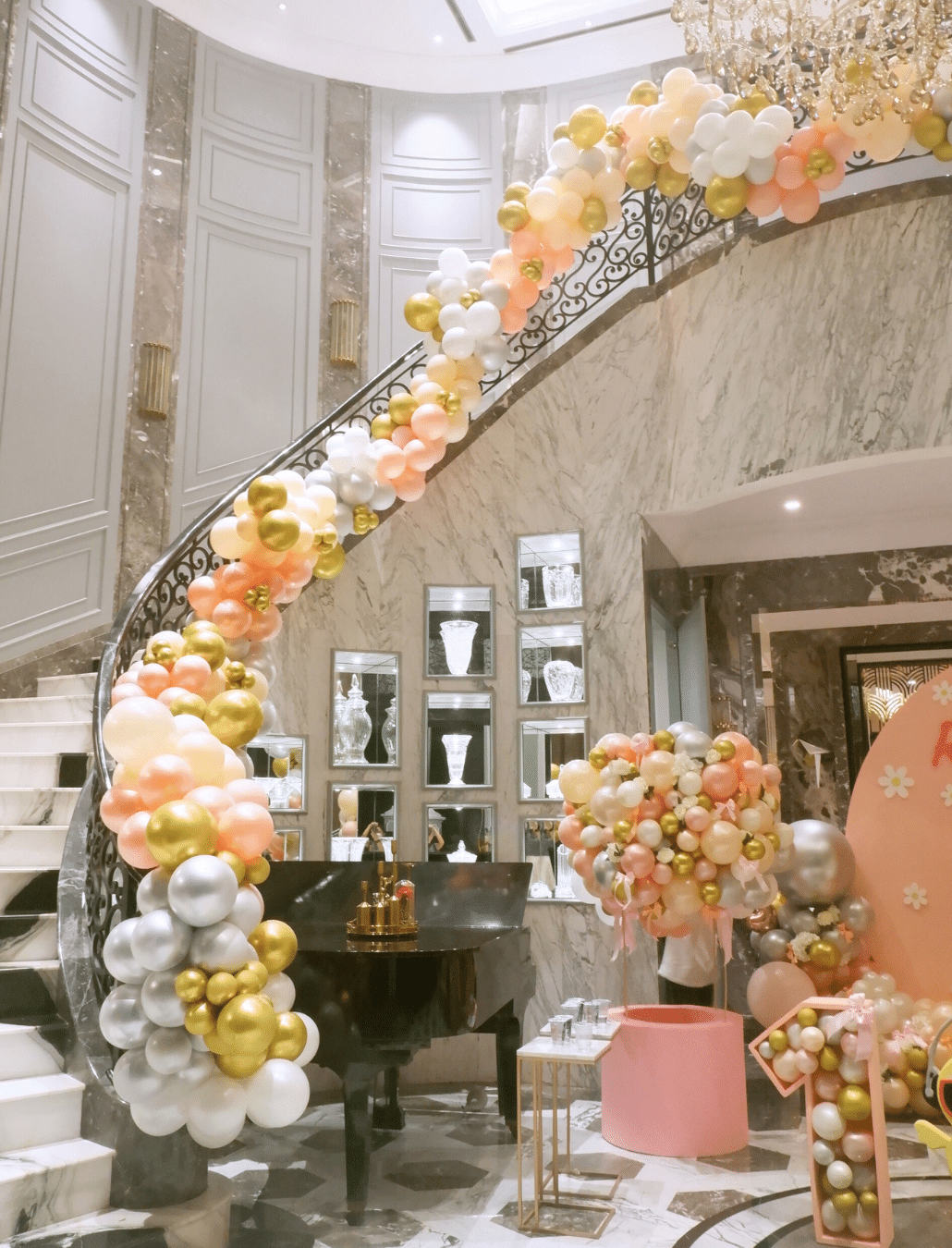 Deluxe Balloon Decoration - Image 2