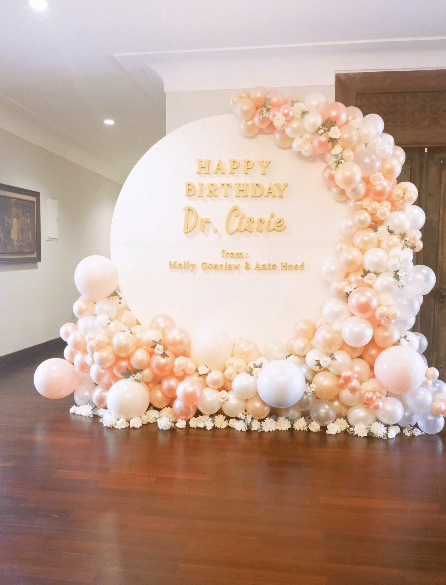 Round backdrop decoration